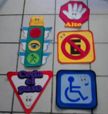 Señales de transito en cartulina para dia de la Educacion Vial Señales de transito en cartulina para dia de la Educacion Vial