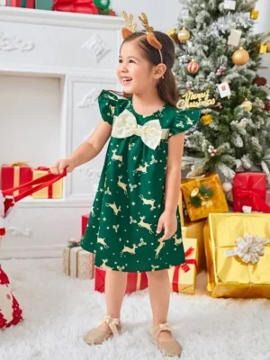 Look de navidad para nenas vetido verde con estampas navideñas Look de navidad para nenas vetido verde con estampas navideñas