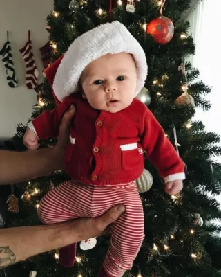 look de navidad para bebe varon con pantalon a rayas y camperita roja look de navidad para bebe varon con pantalon a rayas y camperita roja