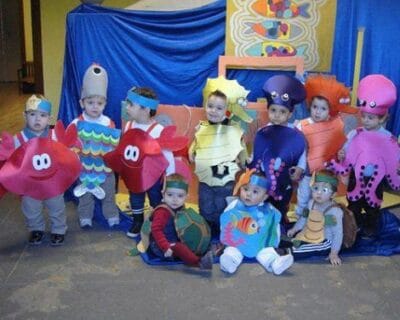 niños disfrazados animales mar