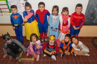 niños disfrazados de super heroes