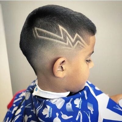 cabello corto con rapado en degrade y rayo grande cabello corto con rapado en degrade y rayo grande