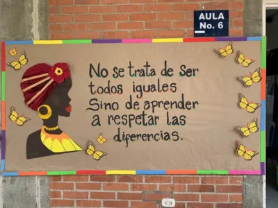 Cartelera escolar para el dia contra la discriminacion racial