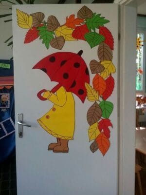 ideas para decorar pueta aula otoño