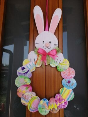 corona de pascua de huevos decorados niños corona de pascua de huevos decorados niños