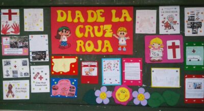 pizarron escolar dia de la cruz rojja
