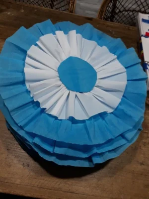 Escarapela de papel creppe Dia de la escarpela 18 de mayo Escarapela de papel creppe Dia de la escarpela 18 de mayo