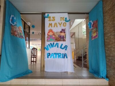 decorar entrada dia de acto 25 de mayo