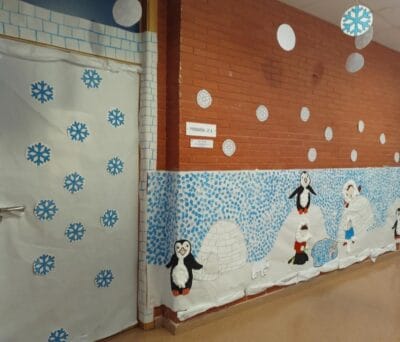 decorar pasillo escuela jardin invierno